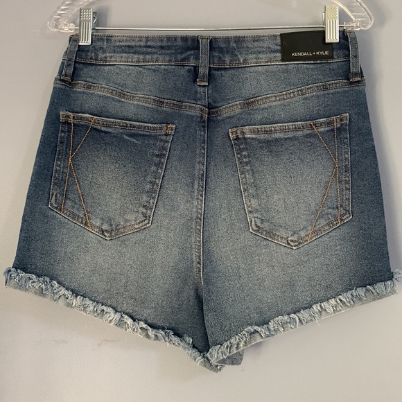 Kendall + Kylie Shorts Size 11/30 High rise NWT  Stretch Denim - Picture 2 of 9
